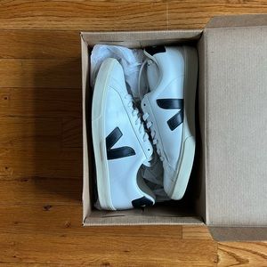 Veja: Esplar Logo Leather- Extra White_Black